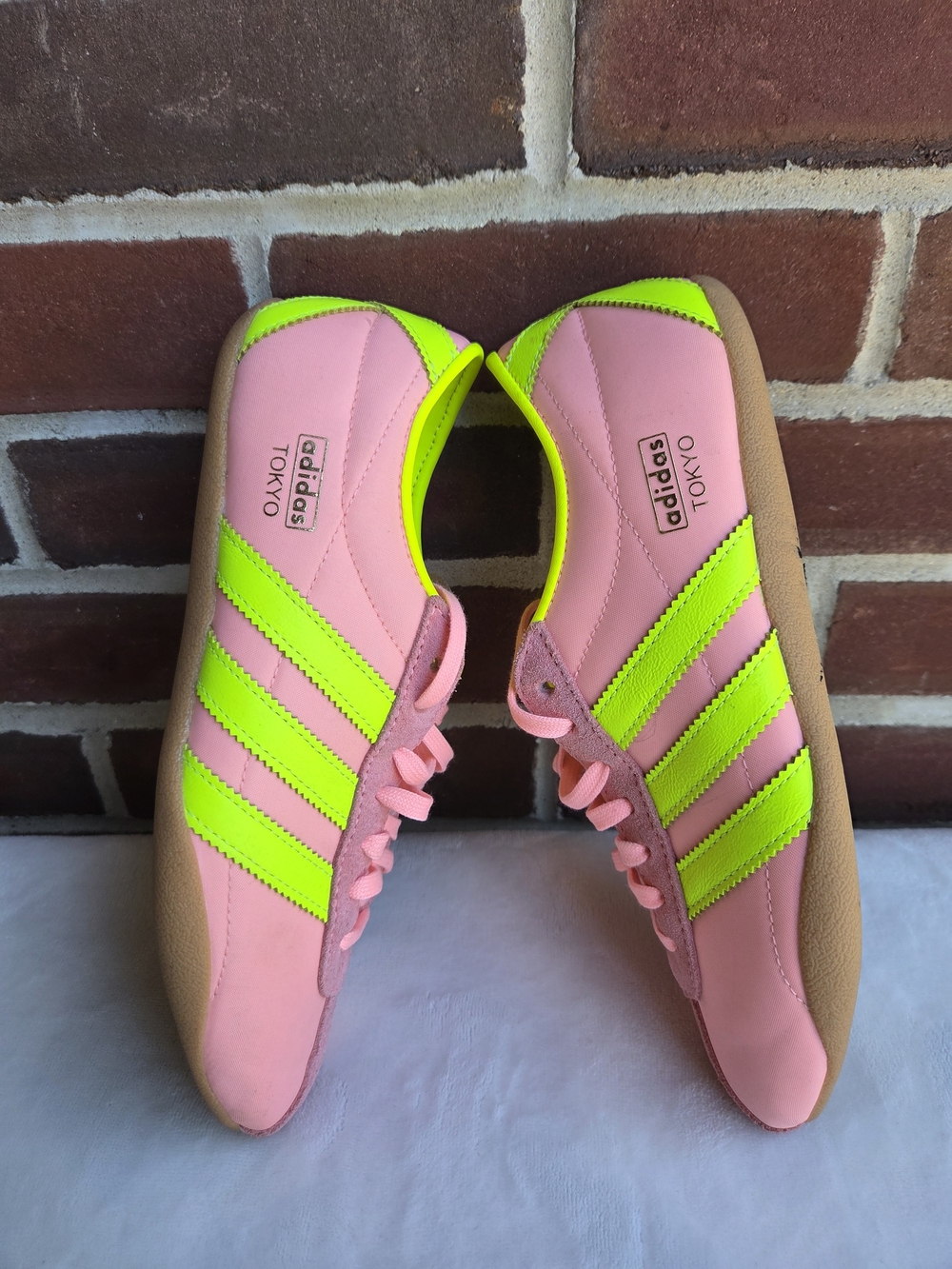 Adidas Tokyo Women’s Shoes Glow Pink Solar Yellow Gum US 8 UK 6.5 - Picture 2 of 14